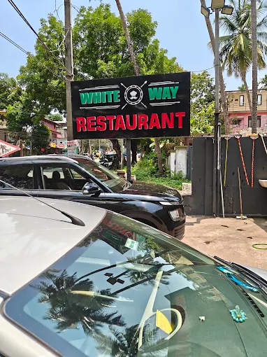 White Way Restaurant Vellimadukunnu